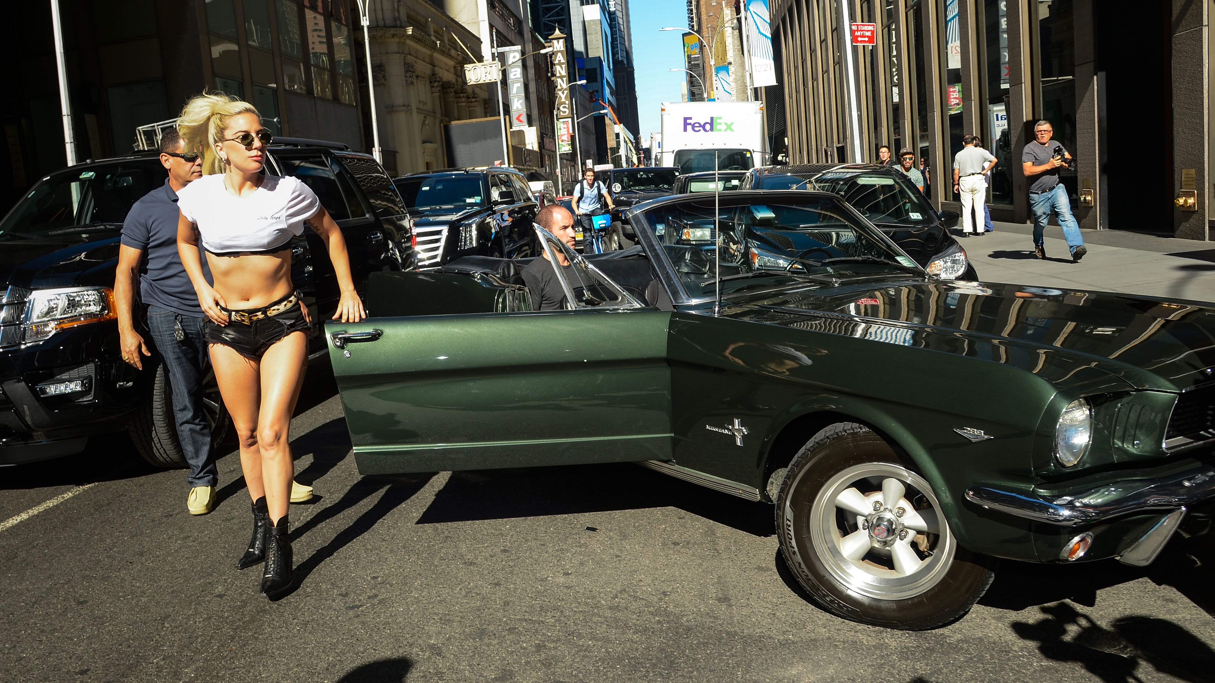 gaga8.jpg?q=50&fit=crop&w=450&h=253&dpr=