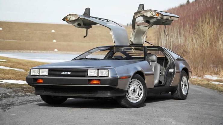 Delorean DMC-12 with gullwing doors open