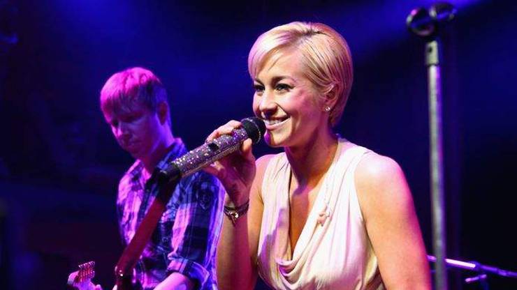 Kellie Pickler Performing