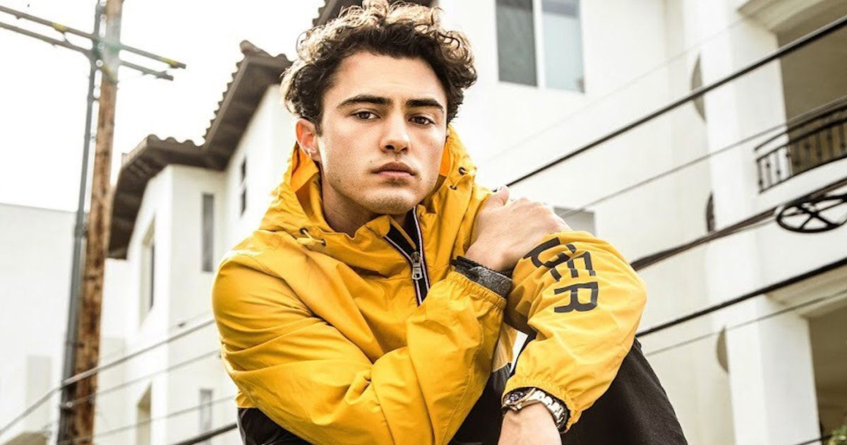 Films Et Séries Tv Avec Darren Barnet 'Never Have I Ever' Star Darren Barnet Joins Netflix's 'Love Hard'