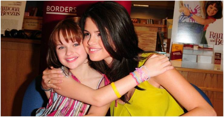 Selena Gomez és Joey King Ramona press