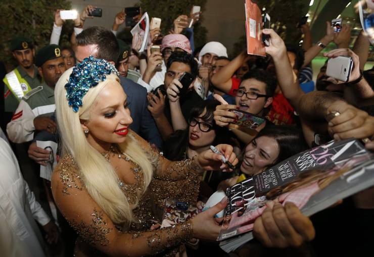 5 Celebs Who Adore Their Fans (& 5 Who Can't Stand Them)